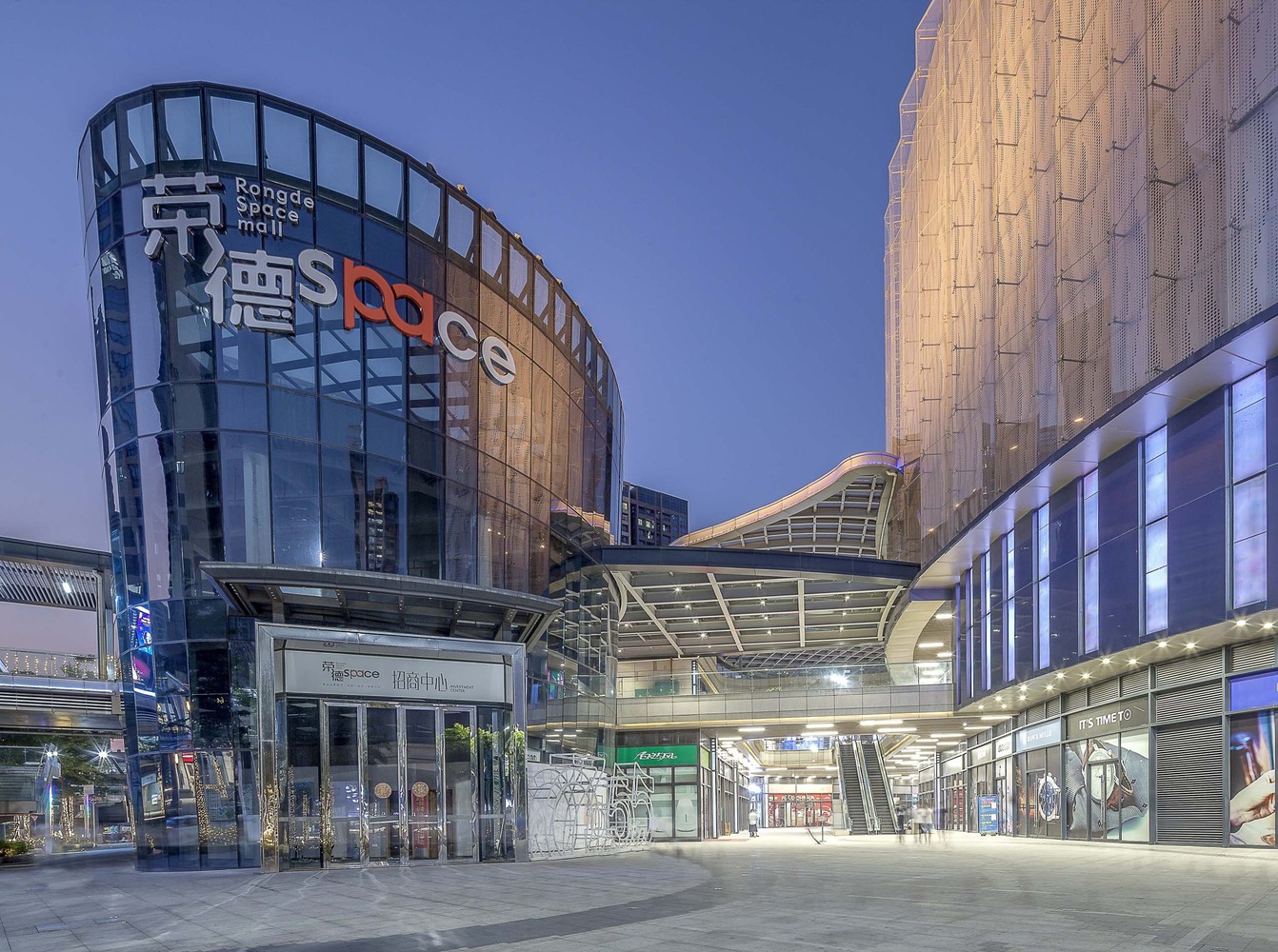 荣德国际城市幕墙建筑大型综合体 荣德国际城市幕墙建筑大型综合体