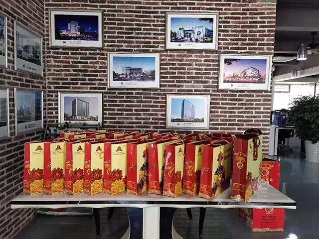 中秋节月饼福利-信鼎幕墙